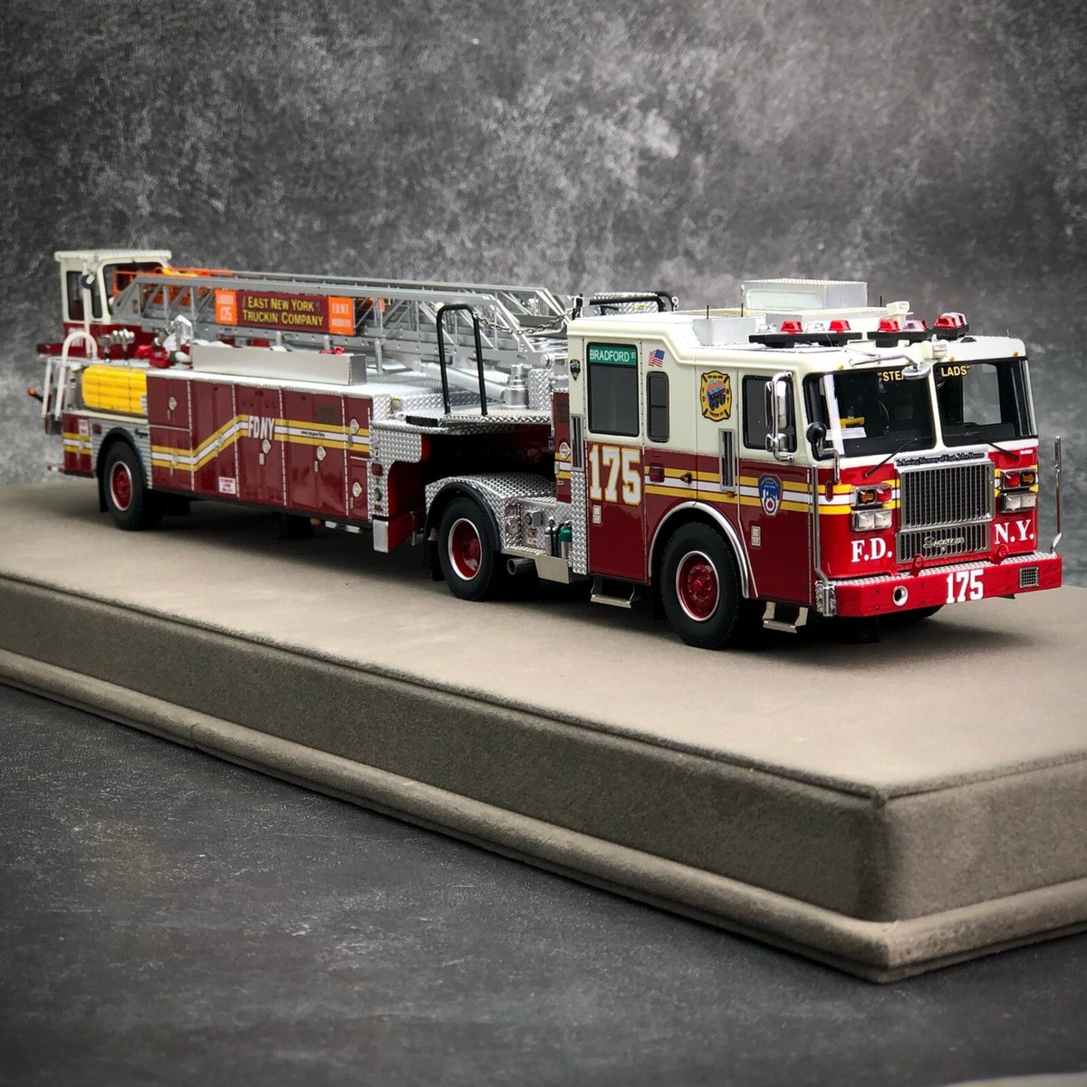 Fire Replicas 1/50 FDNY 2016 Seagrave Tractor Drawn Ariel Ladder