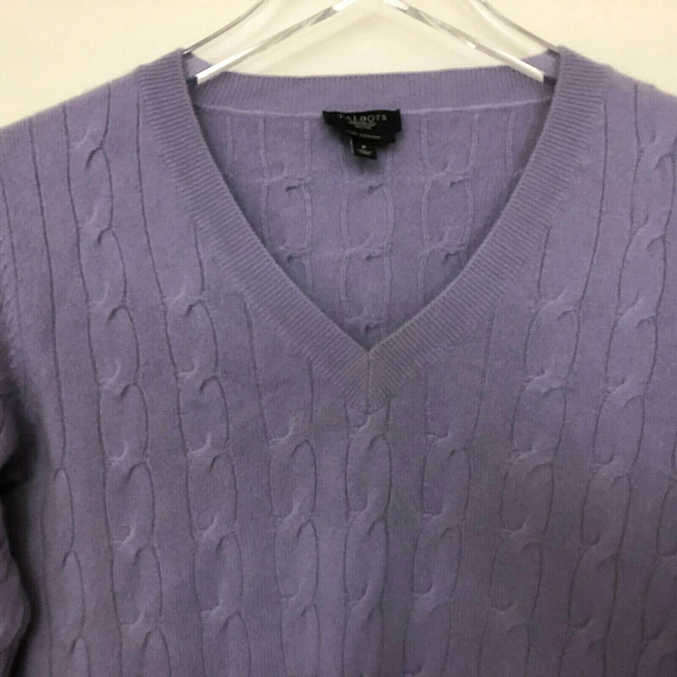 Suéter tejido con cable Talbots Petites 100 % cachemir lavanda cuello en V para mujer talla pequeña Foto 3 de 4