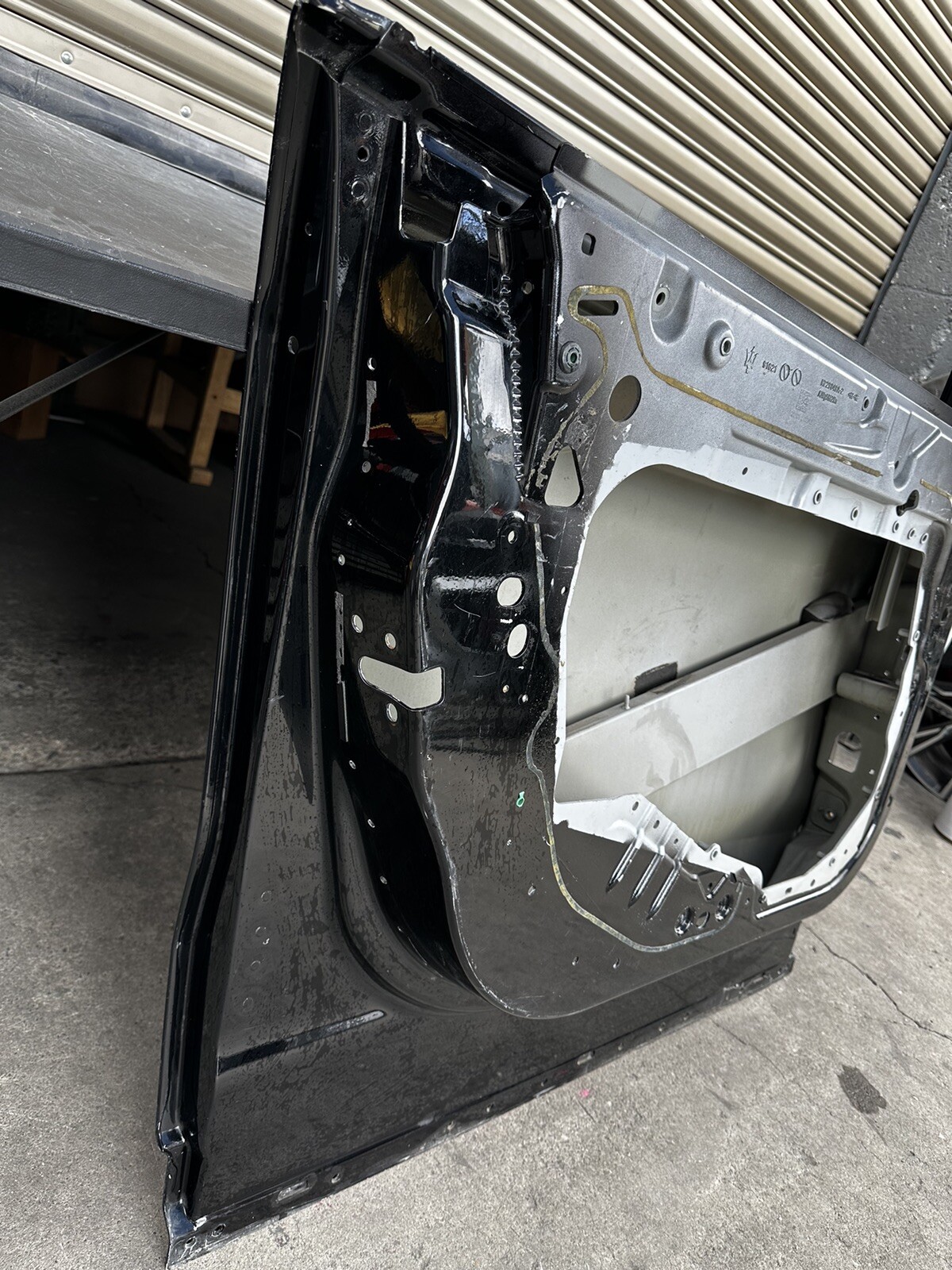 2017 2018 2019 2020 MASERATI LEVANTE FRONT LEFT DOOR SHELL OEM HP29049A