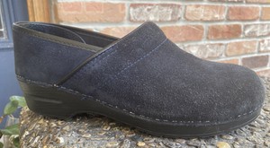 dansko black suede clogs