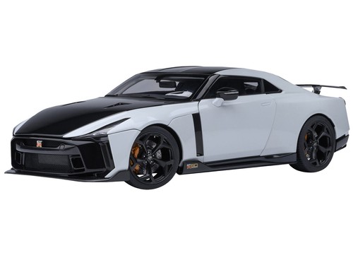 AUTOart 77511 1 18 Nissan GT-R50 by ITALDESIGN Metallic White Black model car