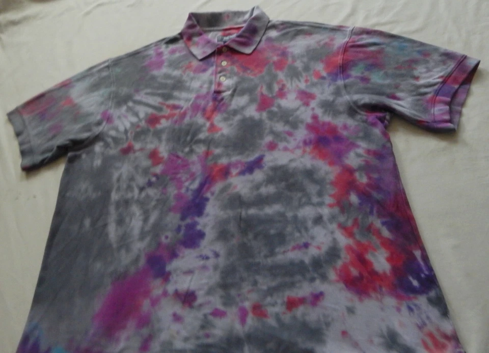 Camisa Polo Tie Dye Negra Púrpura Manga Corta - XL Para Hombre Hecha a Mano Psicodélica Foto 3 de 4