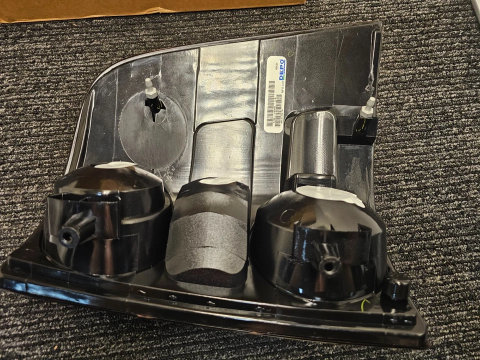 Luz trasera Depo K30-1929L-US para Ford Explorer 2006-2010 lado del conductor Foto 3 de 4