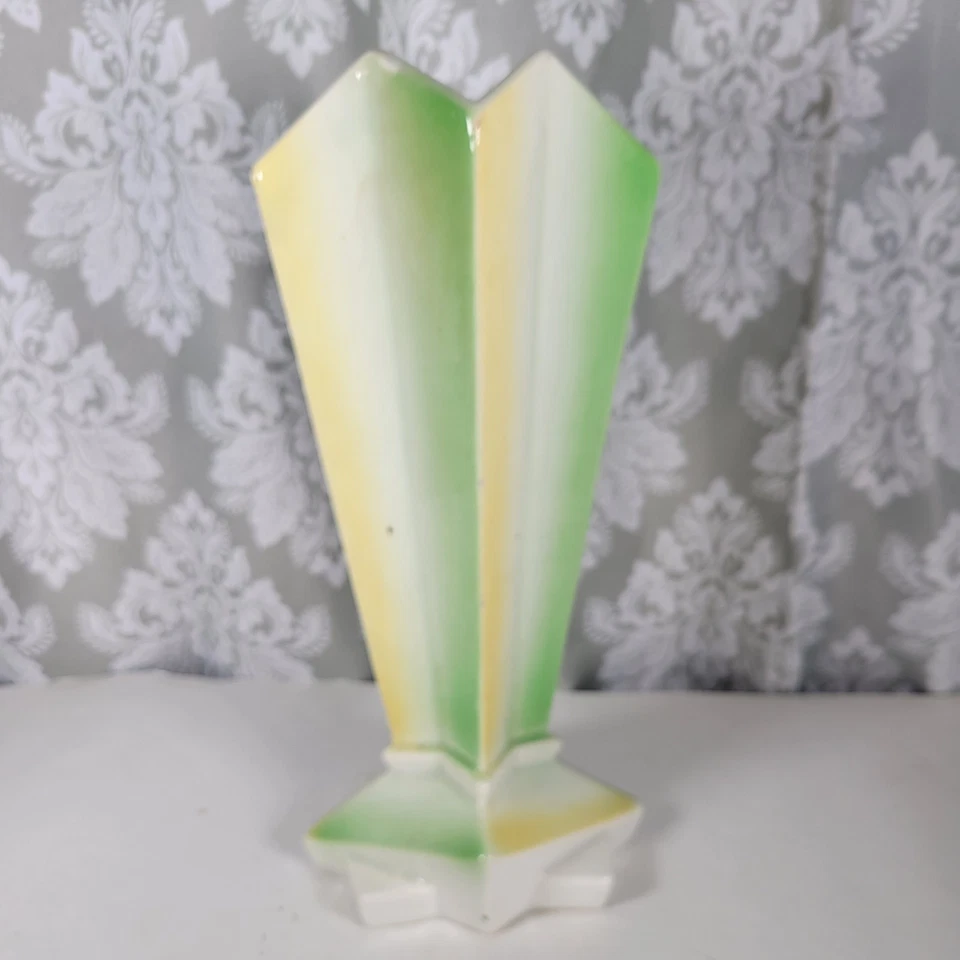 Jarrón vintage futurista/art déco en verde/amarillo y blanco 11" de alto Foto 4 de 4