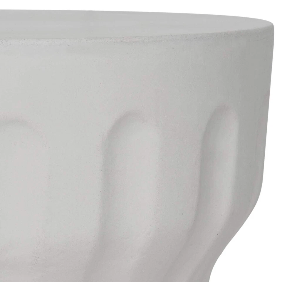 Круглый стол для акцентов Outdoor Collection Vesta Modern из бетона цвета слоновой кости 15,3 дюйма - Изображение 4 из 4