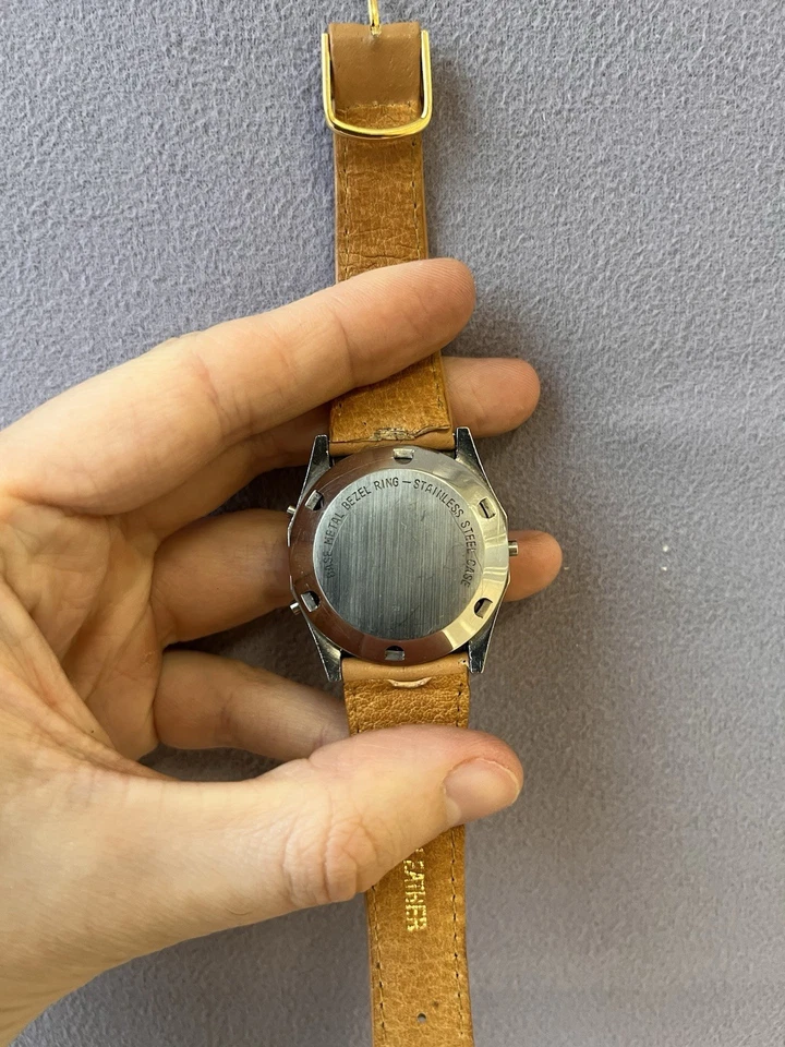 Longines Alarm Swiss Digital LCD Ultra Rare Wrist Watch. - image 3 of 4