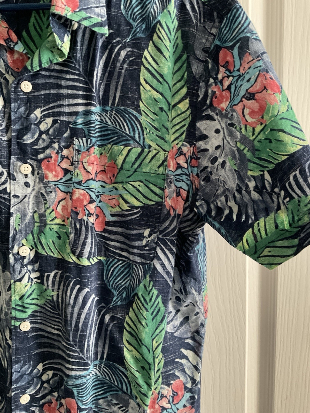 Izod Blue Floral Chambray Hawaiian Shirt Sz L Cruise Islandcore DadCore Vacation