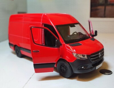 Mercedes-Benz Sprinter 2019 roter Kurierwagen Maßstab 1:48 43 Diecast Modell ohne Box