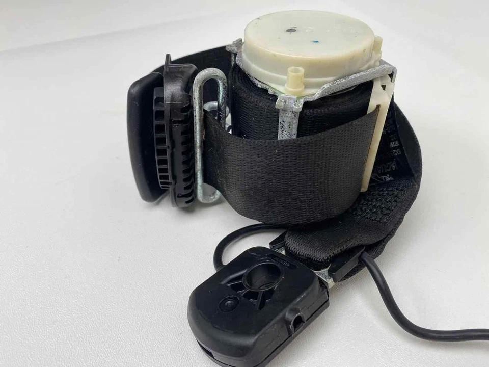 Натяжитель ремня безопасности переднего пассажира C2Z20423SEL подходит для Jaguar XF 5,0 л 2010-2012 годов выпуска - Изображение 3 из 4