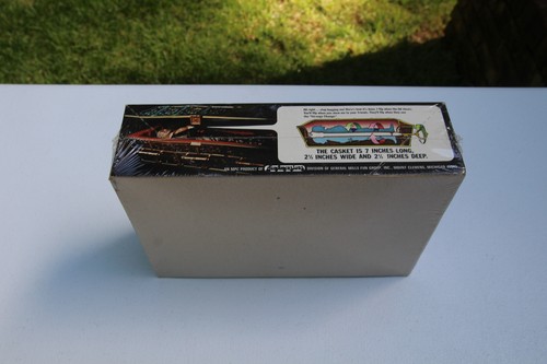 FACTORY SEALED 1974 MPC THE STRANGE CHANGING VAMPIRE MODEL KIT MISB AWESOME JS36 - Picture 5 of 5