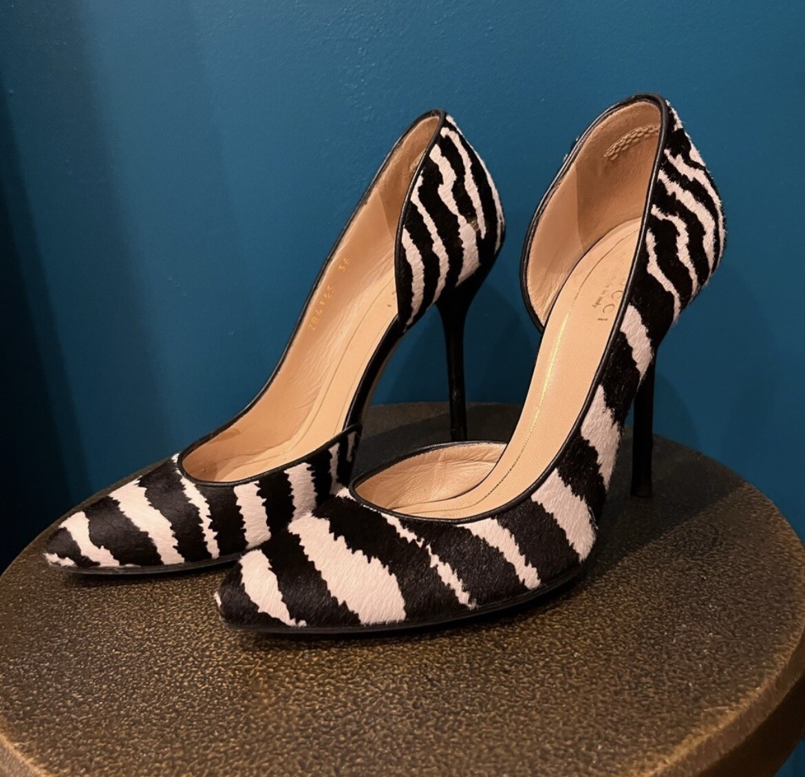 Gucci blackwhite ponyhair zebra print pump sz 36 Gem