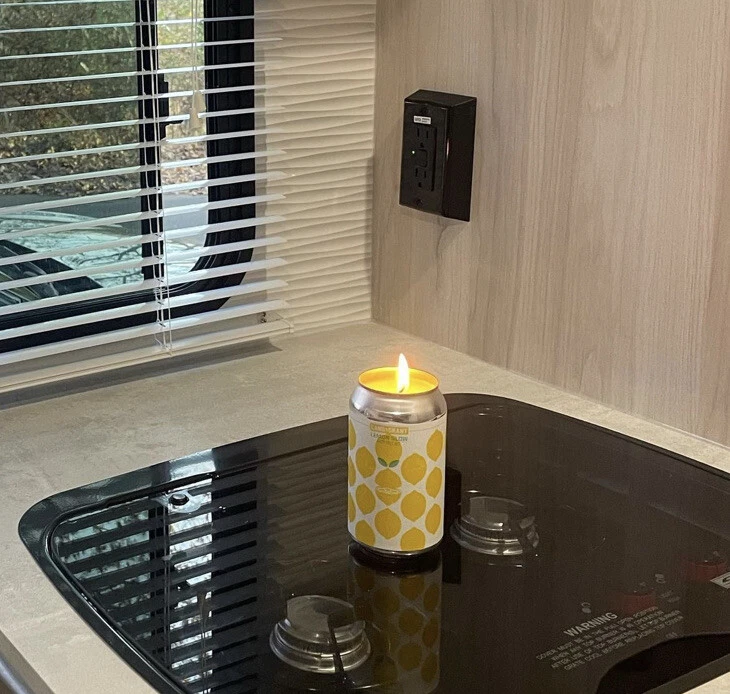 Land Grant Lemon Glow Citronella Beer Can Patio Candle. - Image 4 of 4