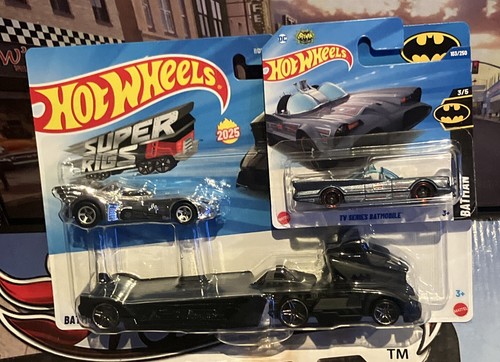 2025 HOT WHEELS BATMOBILE 3 PACK SUPER RIGS CHROME BATMOBILE HAULER & TV SERIES