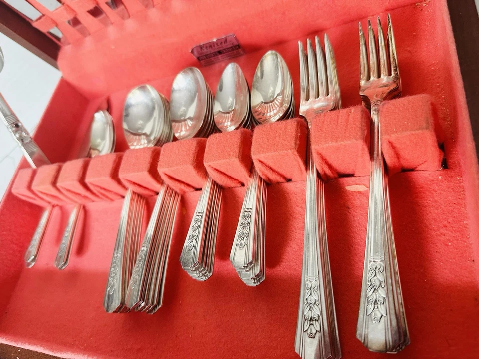 WM ROGERS A 1 PLUS 54 Piezas Cubiertos Plateados Patrón Rosalie Oneida De Colección Foto 4 de 4