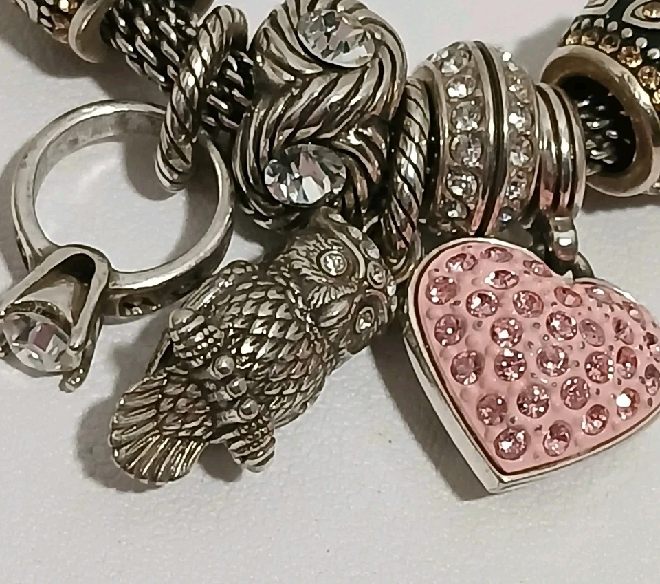 Pulsera BRIGHTON Multi Dijes Rosa Corazón Búho Anillo 2 Mariposas *Falta Piedra  Foto 2 de 4