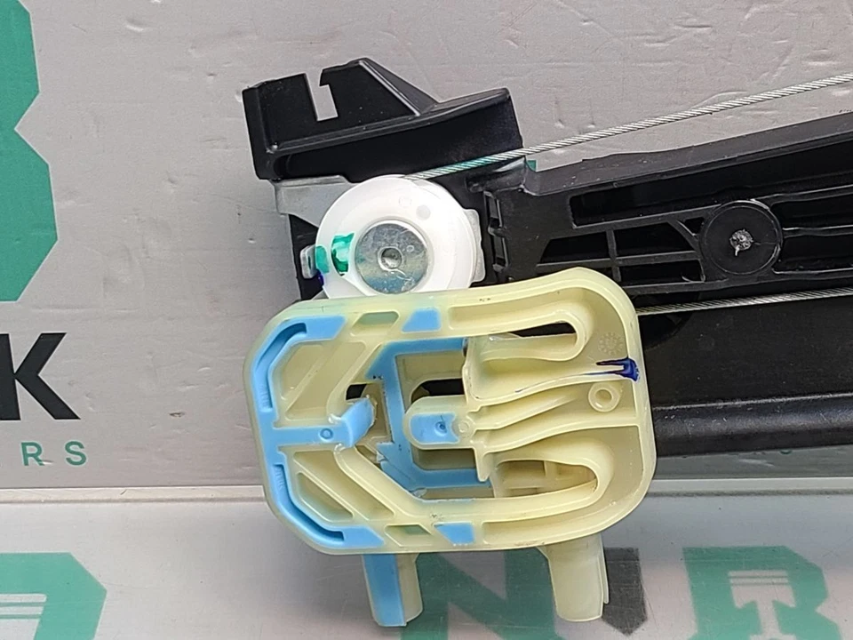 Jeep Avenger Window Regulator & Motor Rear Right 52232933 - Image 2 of 4