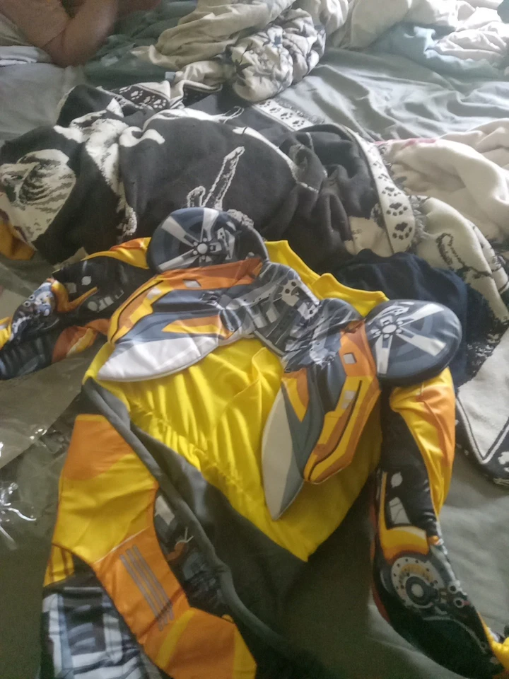 Bubble Bee  Transformer Costume With Mask - Image 4 of 4