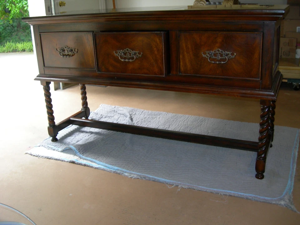 Maitland Smith Aged Regency 桃花心木 Crotch Veneer 餐具柜带黑色大理石 — 第 4/4 张图片