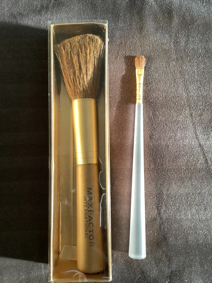 Max Factor ( international ) Powder Brush ( + free blending brush ! ) BRAND NEW - Image 4 of 4