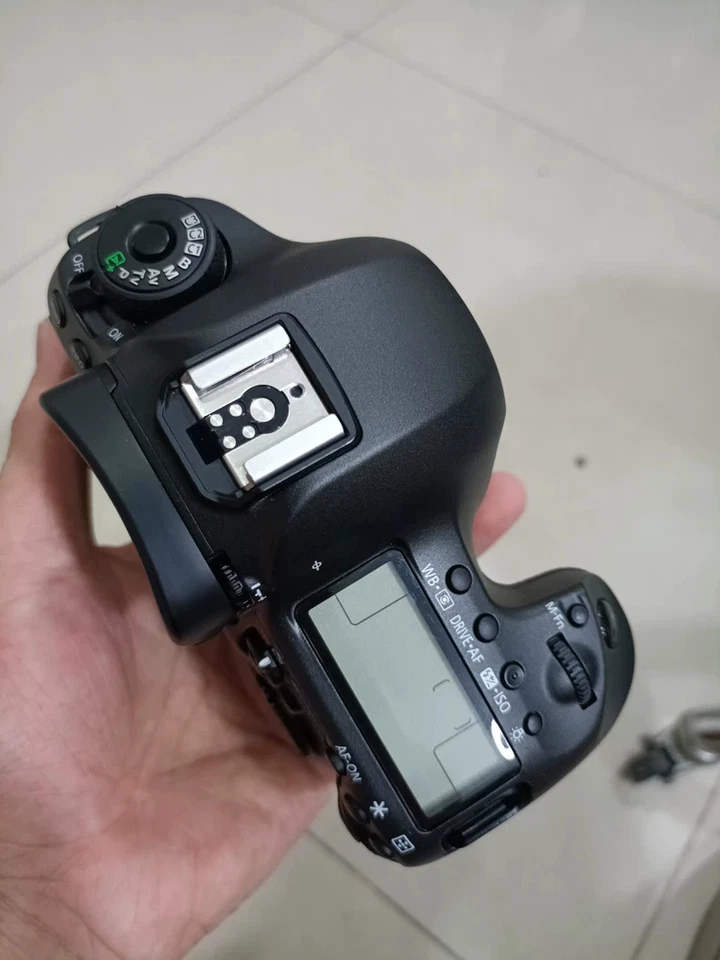 Cuerpo de cámara Canon EOS 5DSR 50,6 MP DSLR con cargador y batería 100 % funcionando Foto 3 de 4