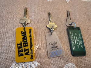 LOT OF 3 VINTAGE HOTEL DOOR KEYS #7