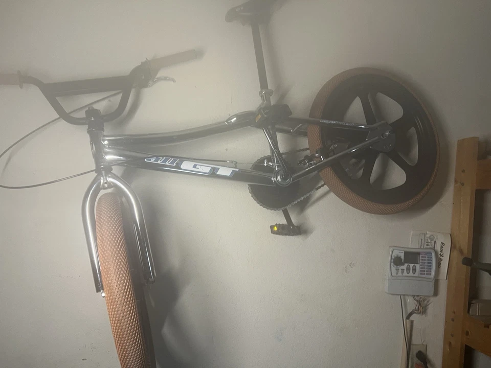 BMX de competición GT 2001 hecha en California vintage escuela intermedia Foto 3 de 4