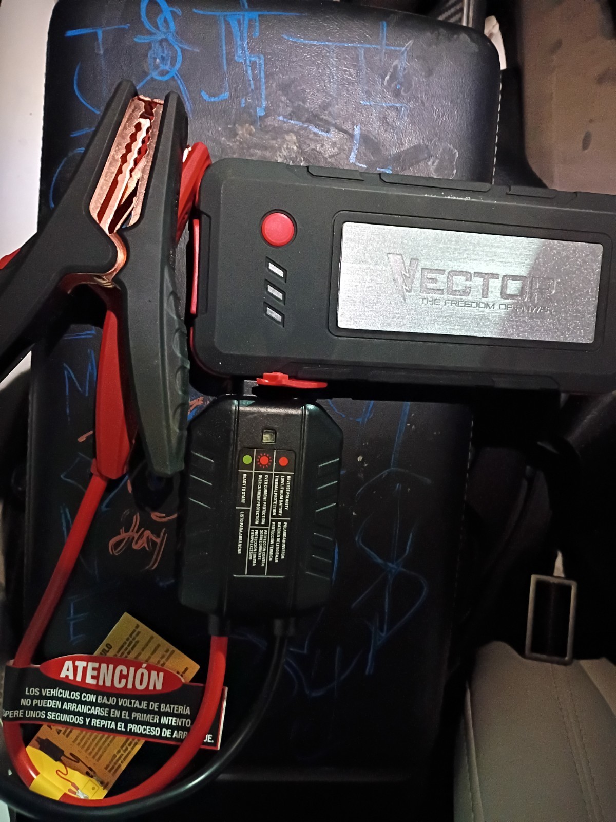 Vector freedom of power lithium ion battery portable charger pack ss16vlc