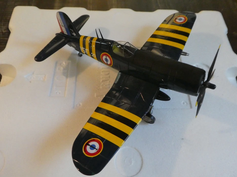 Avion miniature métal.1/48 .COLLECTION ARMOUR . F4U CORSAIR . Flottille 15F - Photo 4/4
