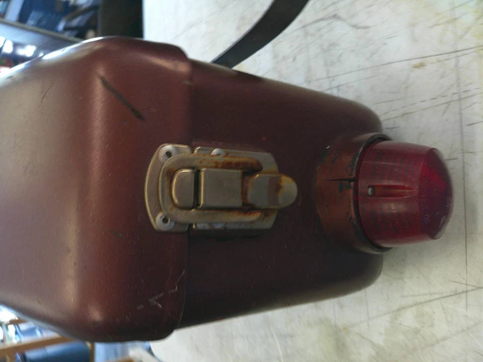 1982-1985 Suzuki GS450 hard saddlebags storage - Image 3 of 4