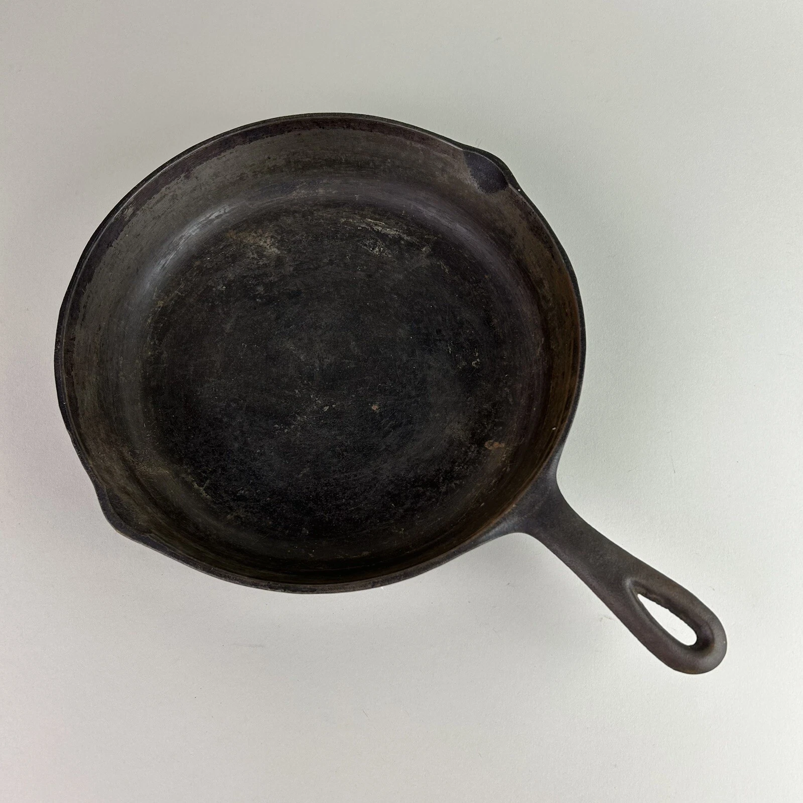 Vintage 1950's Unmarked No. # 8 Cast Iron 10-5/8" Skillet with Heat Ring USA