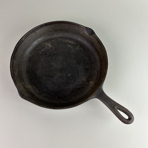 Vintage 1950's Unmarked No. # 8 Cast Iron  10-5/8" Skillet with Heat Ring USA