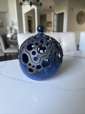 Rara arte smaltata reticolata sferica scolpita con coperchio artista firmata splendida 5"