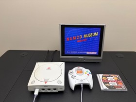 SEGA Dreamcast Console Bundle With New Clock Battery.