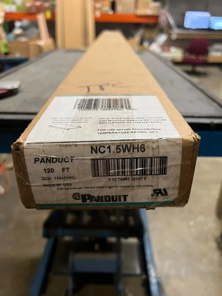 Panduit Panduct NC1.5WH6 Cubierta de conducto de cableado al ras libre de halógenos Nueva caja abierta Foto 2 de 4