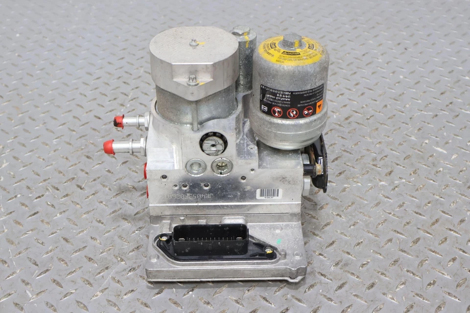 14-15 Cadillac ELR ABS Anti-Lock Brake Pump (23448556) 123K Miles - Image 3 of 4