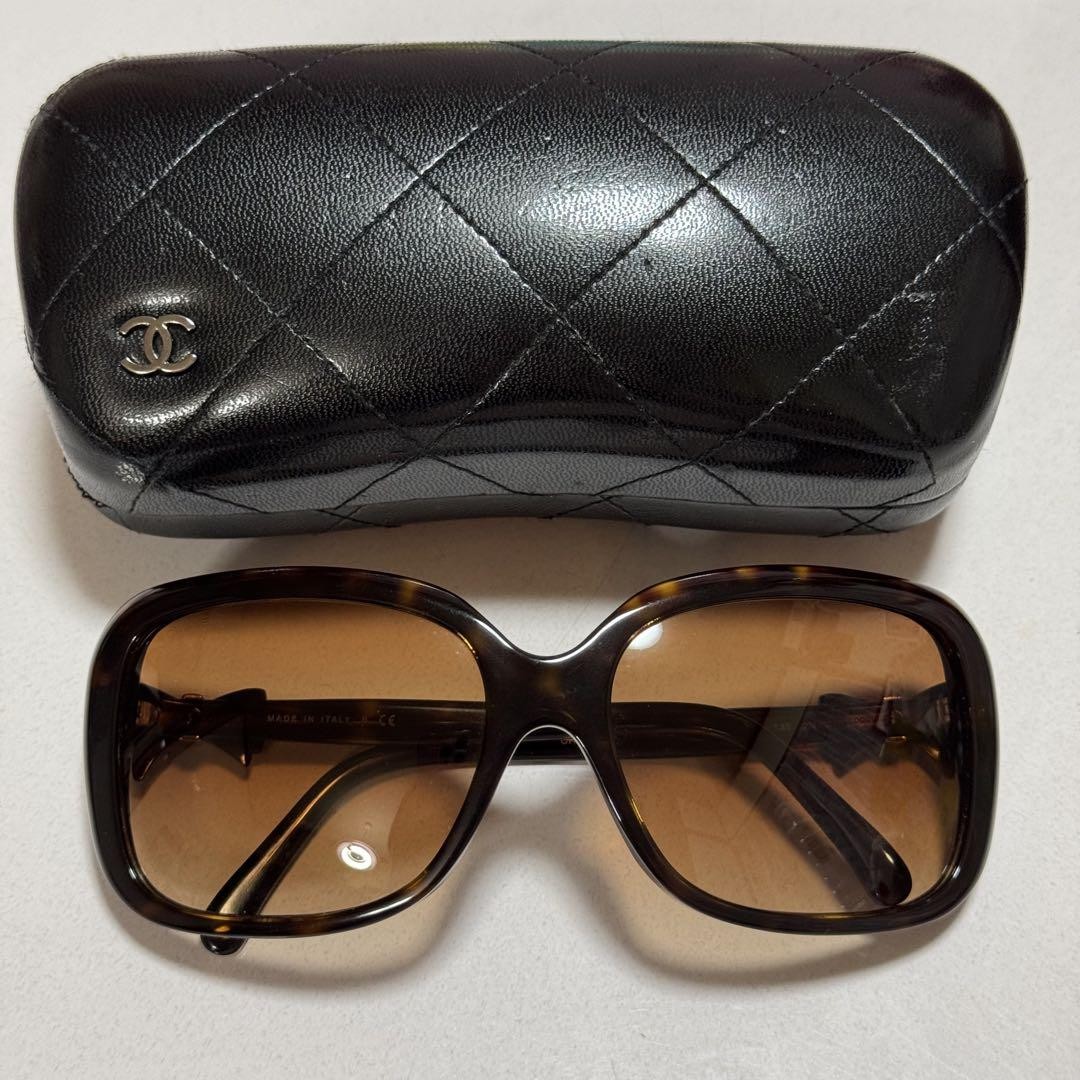 CHANEL Coco Mark Ribbon Brown Sunglasses with Logo Detail