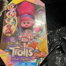 Mattel Trolls Band Together Queen Poppy Fashion Doll & 10+ Accessories NEW 2023