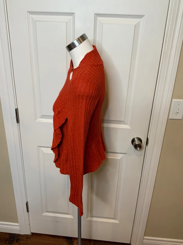 Suéter tejido y anudado Anthropologie rojo acanalado tejido con volantes, talla XS Foto 3 de 4