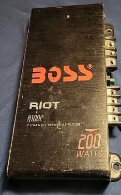 Boss Riot Audio Systems R1002 2-Channel Car Amp 200 Watts UNTESTED