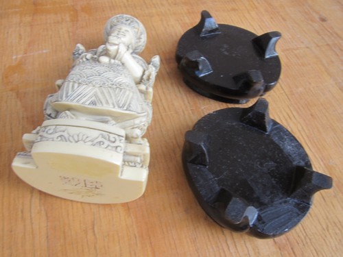 PAIR of Chinese Resin Emperor and Empress Figures, Vintage , Marked . - Picture 15 of 16