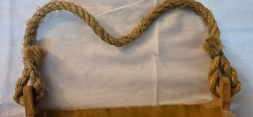 Take a look at this Hanging Wooden Basket with Apple Illustrations on the front* - Image 4 of 4