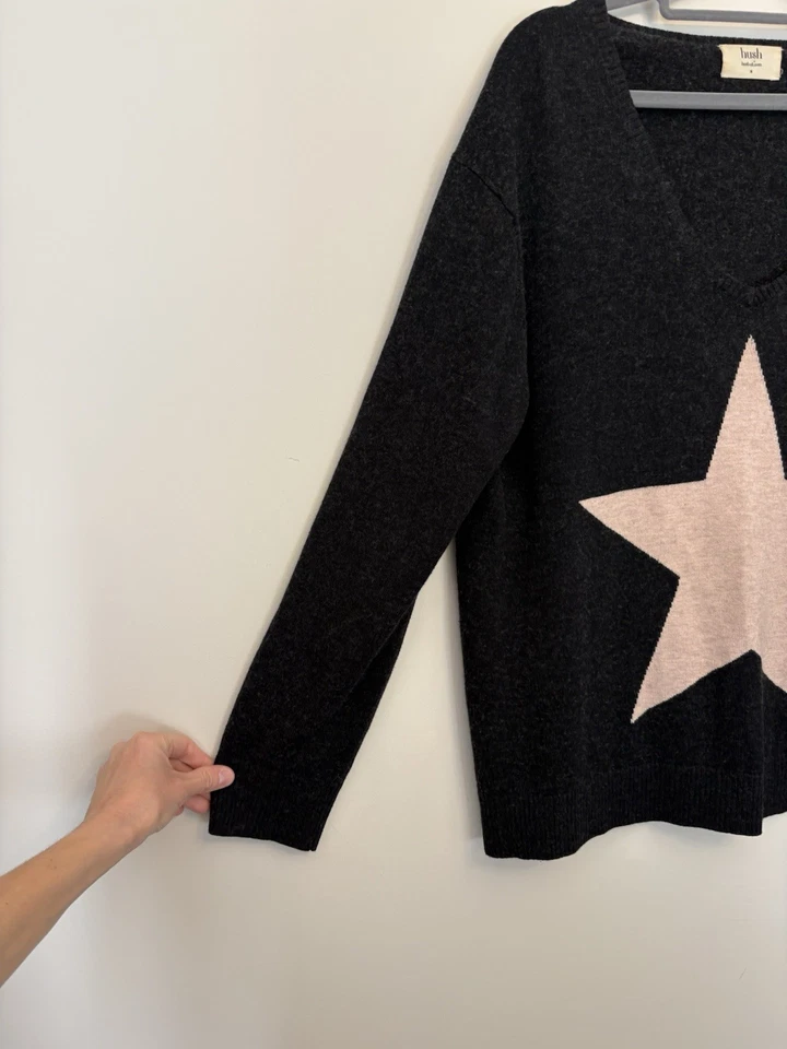 Hush Women’s Charcoal Grey V Neck Jumper With Large Star Motif Size M - Image 3 of 4