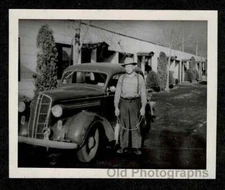 FISHERMAN 1 FISH STRINGER DIRTY CAR MOTEL MOTOR LODGE OLD/VINTAGE PHOTO- E358