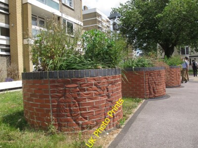 Foto 6x4 Pflanzgefäße auf dem Holyrood Estate Southampton Drei Rundplan c2014