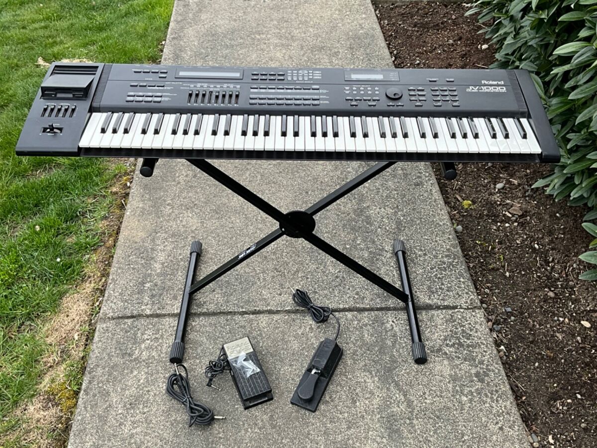 ROLAND JV-1000 MUSIC WORKSTATION SYNTHESIZER KEYBOARD, STAND ROLAND JV-1000 MUSIC WORKSTATION SYNTHESIZER KEYBOARD, STAND