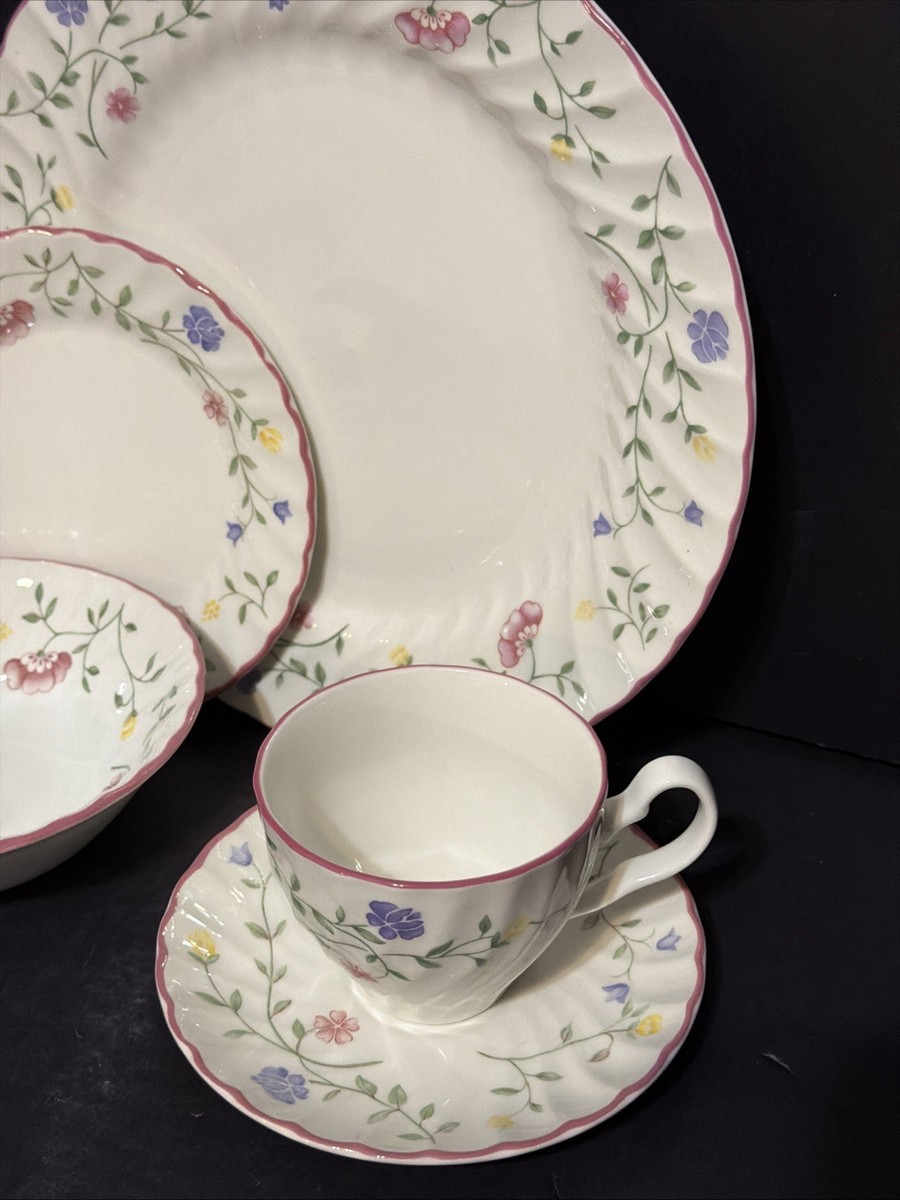Vintage Johnson Brothers Summer Chintz 5 piece Place Setting