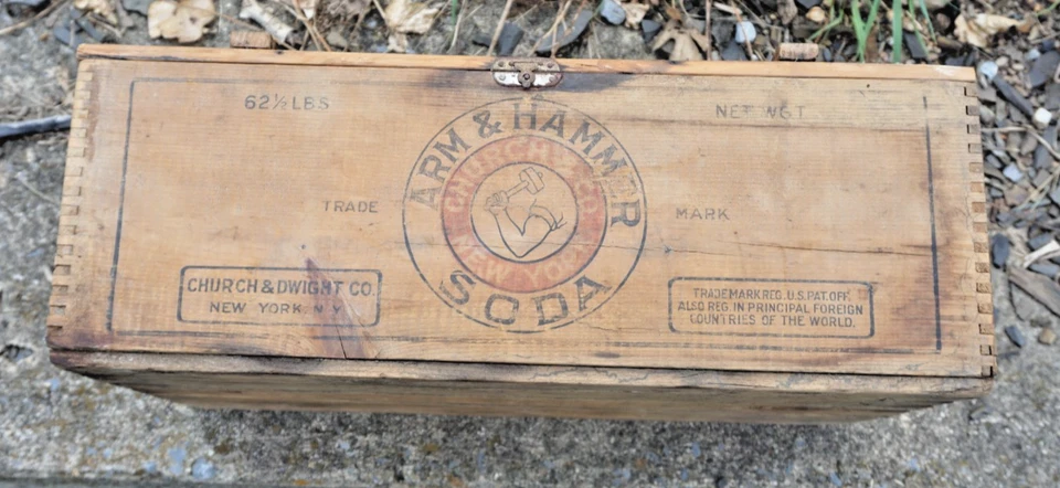 Antigua caja de madera de brazo y martillo para bicarbonato de sodio Church & Dwight Nueva York NYC Foto 4 de 4