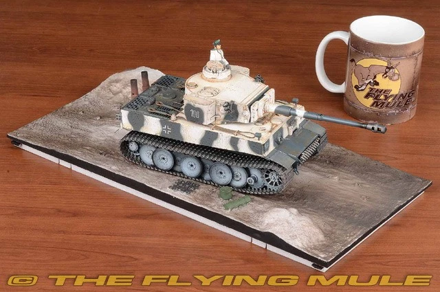 Fuerzas del Valor 1:32 Sd.Kfz.181 Tigre Ejército Alemán sPzAbt 502 #100 con 1 figura Foto 4 de 4