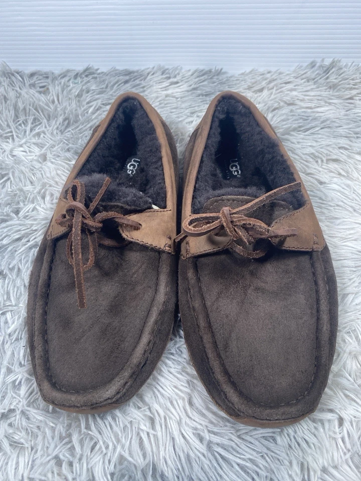 Zapatillas mocasín UGG de gamuza de piel de oveja para hombre marrón talla 8 suela de goma forrada en lana Foto 2 de 4