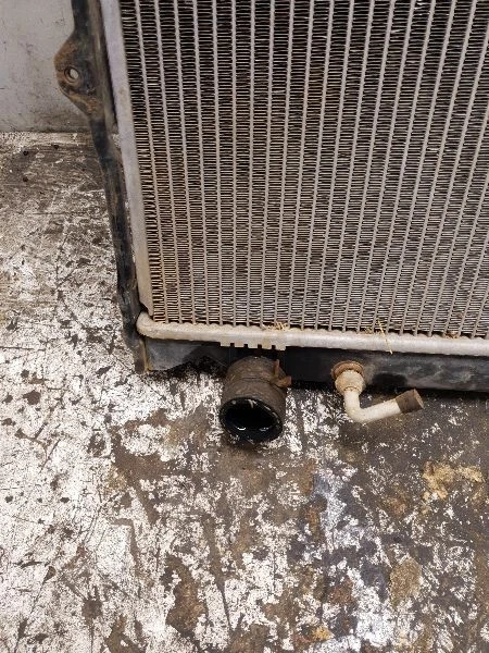 Радиатор подходит для 96-00 4 RUNNER 16400-75160 - Изображение 3 из 4